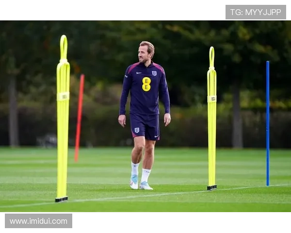 国家足球队备战世界杯，主教练透露最新阵容调整与战术部署