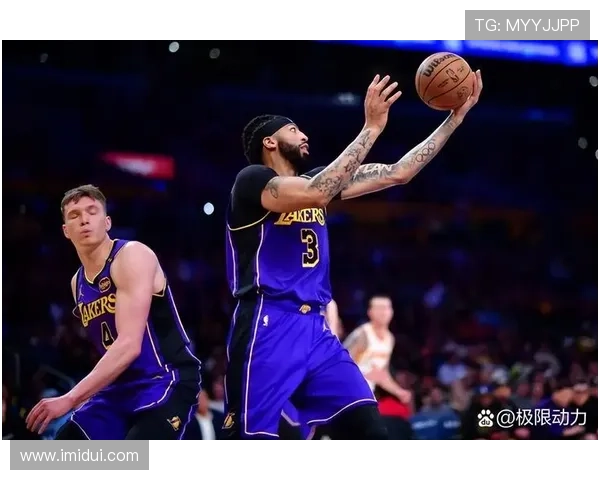 NBA最新动态：詹姆斯复出带领湖人逆袭勇士 赛季前景充满希望