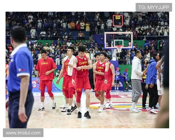 中国篮球队备战世界杯 全新阵容亮相引发球迷热议