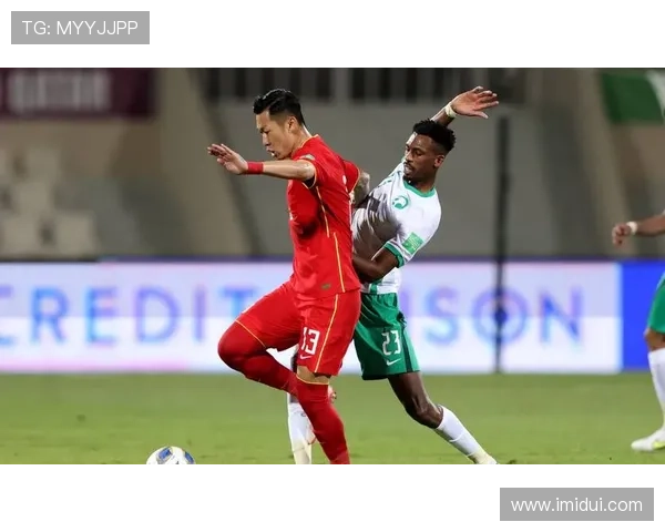 中国足球队备战世界杯预选赛 新帅如何调整阵容与战术打法