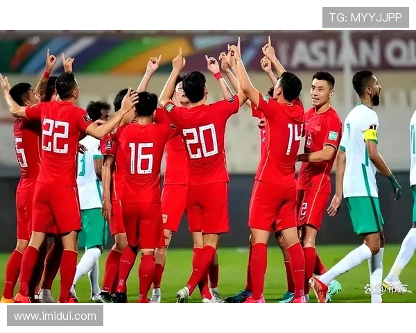 国足逆转击败劲旅再燃晋级希望年轻球员闪耀赛场展现团队力量 国足逆转击败劲旅再燃晋级希望年轻球员闪耀赛场展现团队力量