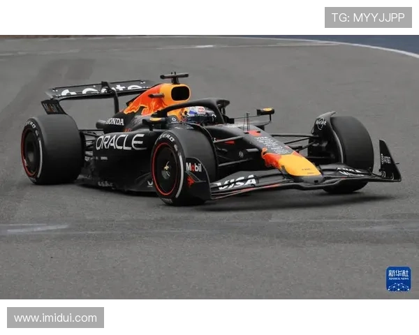 F1赛季最新动态:梅赛德斯车队与红牛激烈角逐,新车设计成为焦点 F1赛季最新动态:梅赛德斯车队与红牛激烈角逐,新车设计成为焦点