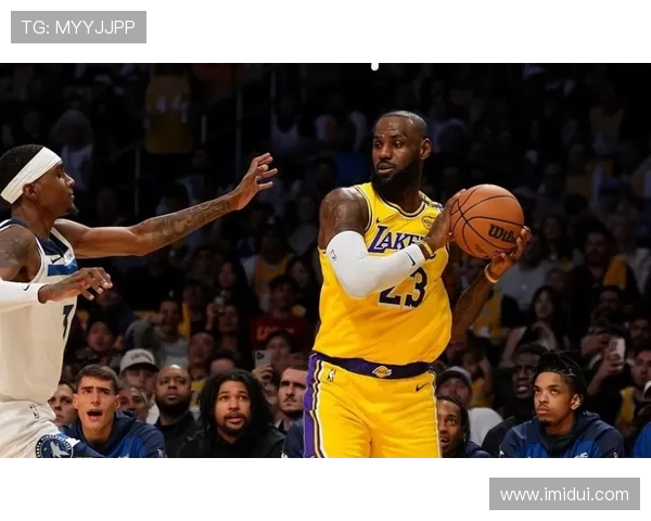 NBA新赛季焦点:詹姆斯再度领衔湖人,库里带队勇士冲击冠军之路 NBA新赛季焦点:詹姆斯再度领衔湖人,库里带队勇士冲击冠军之路