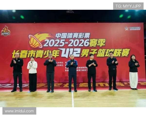 全新赛季开幕 运动员亮眼表现引领体育热潮 观众热情高涨