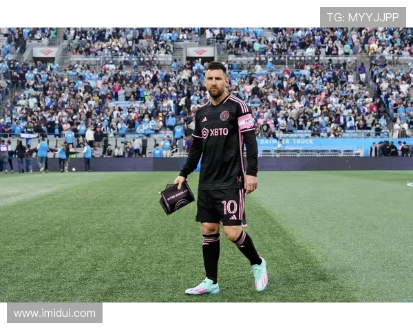 梅西重返巴萨引发热议 球迷期待新赛季的惊艳表现