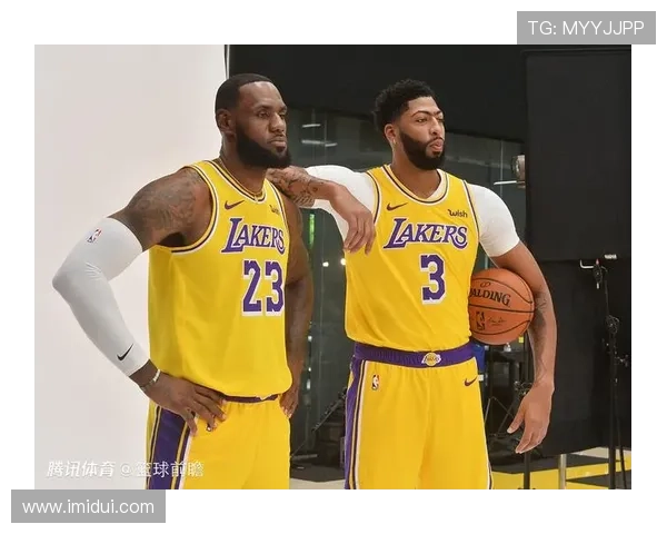 湖人队新赛季阵容亮点分析 詹姆斯与戴维斯能否带领湖人重回巅峰