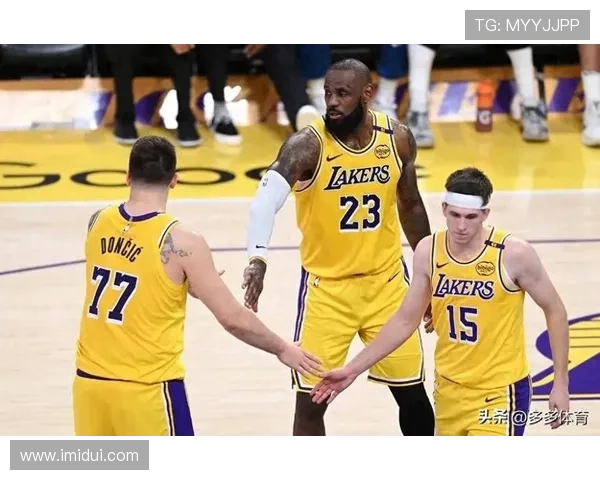 詹姆斯领衔湖人三巨头重返赛场，争冠之路再度开启